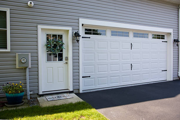 24/7 Emergency Garage Door Panel Replacement experts in Old Greenwich, CT
